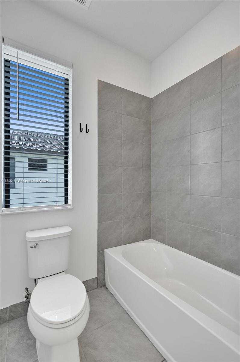 Small Image of 13145 ADDILYN CT, Davie Number 37