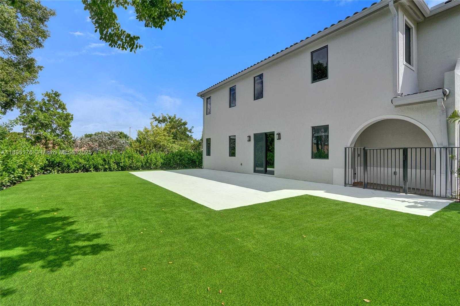 Small Image of 13145 ADDILYN CT, Davie Number 5