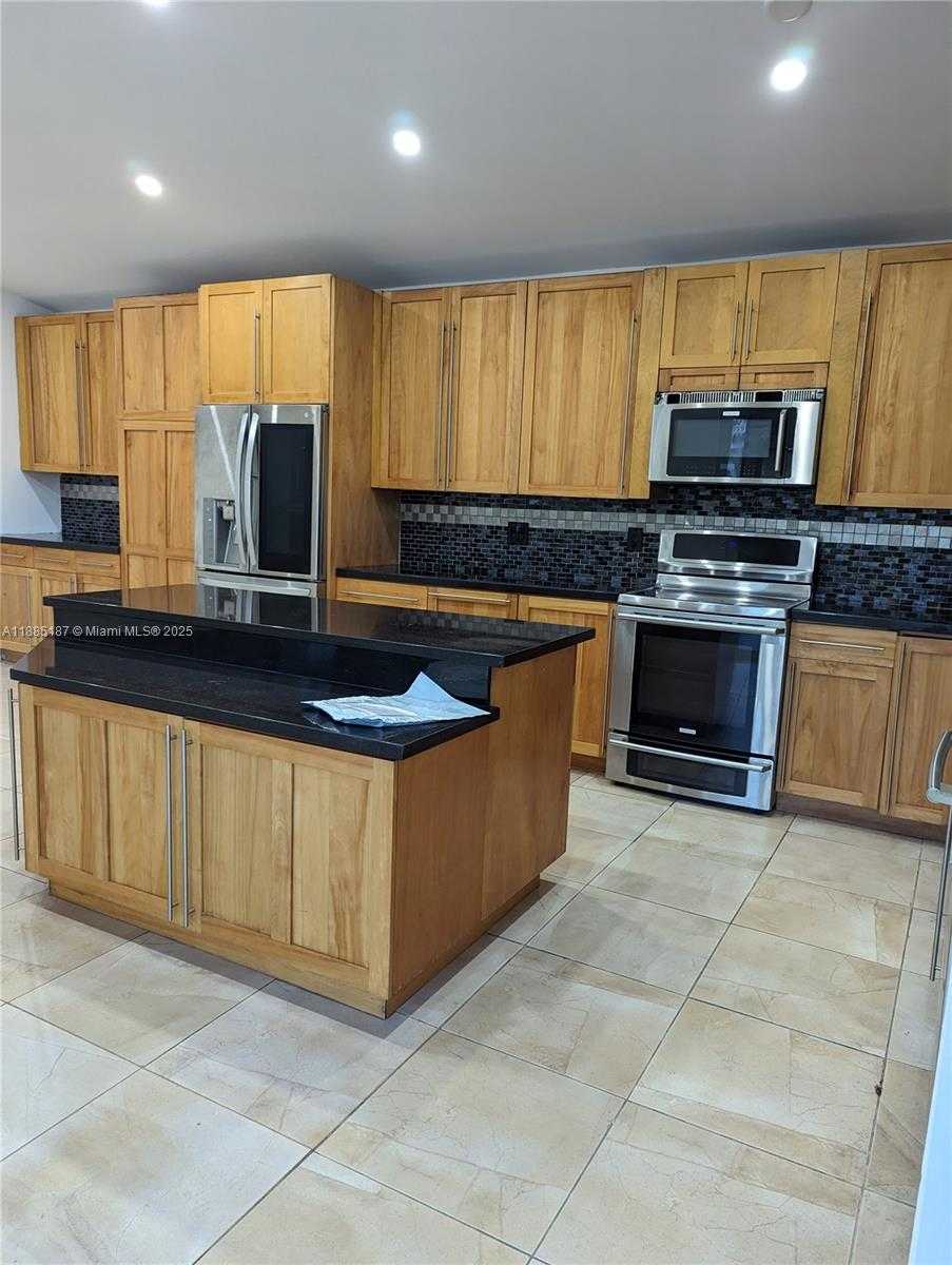 Small Image of 11481 SOUTH WEST 145TH AVE #/, Miami Number 4