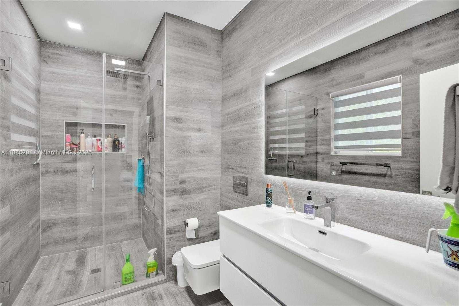 Small Image of 3784 SHERIDAN AVE, Miami Beach Number 10