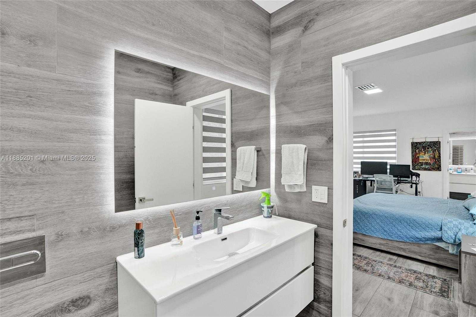 Small Image of 3784 SHERIDAN AVE, Miami Beach Number 11