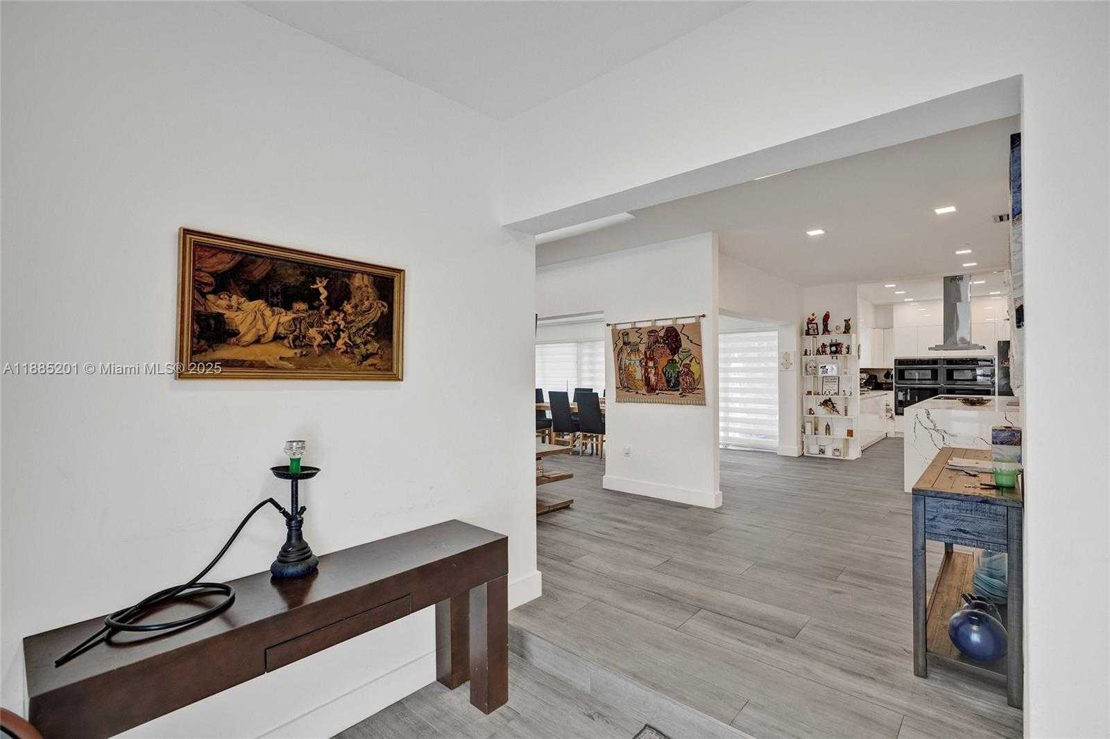 Small Image of 3784 SHERIDAN AVE, Miami Beach Number 12