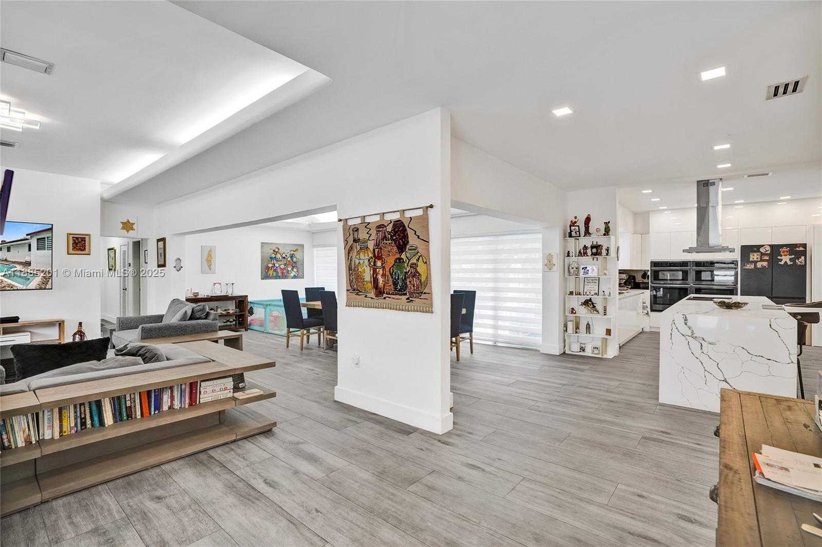 Small Image of 3784 SHERIDAN AVE, Miami Beach Number 13