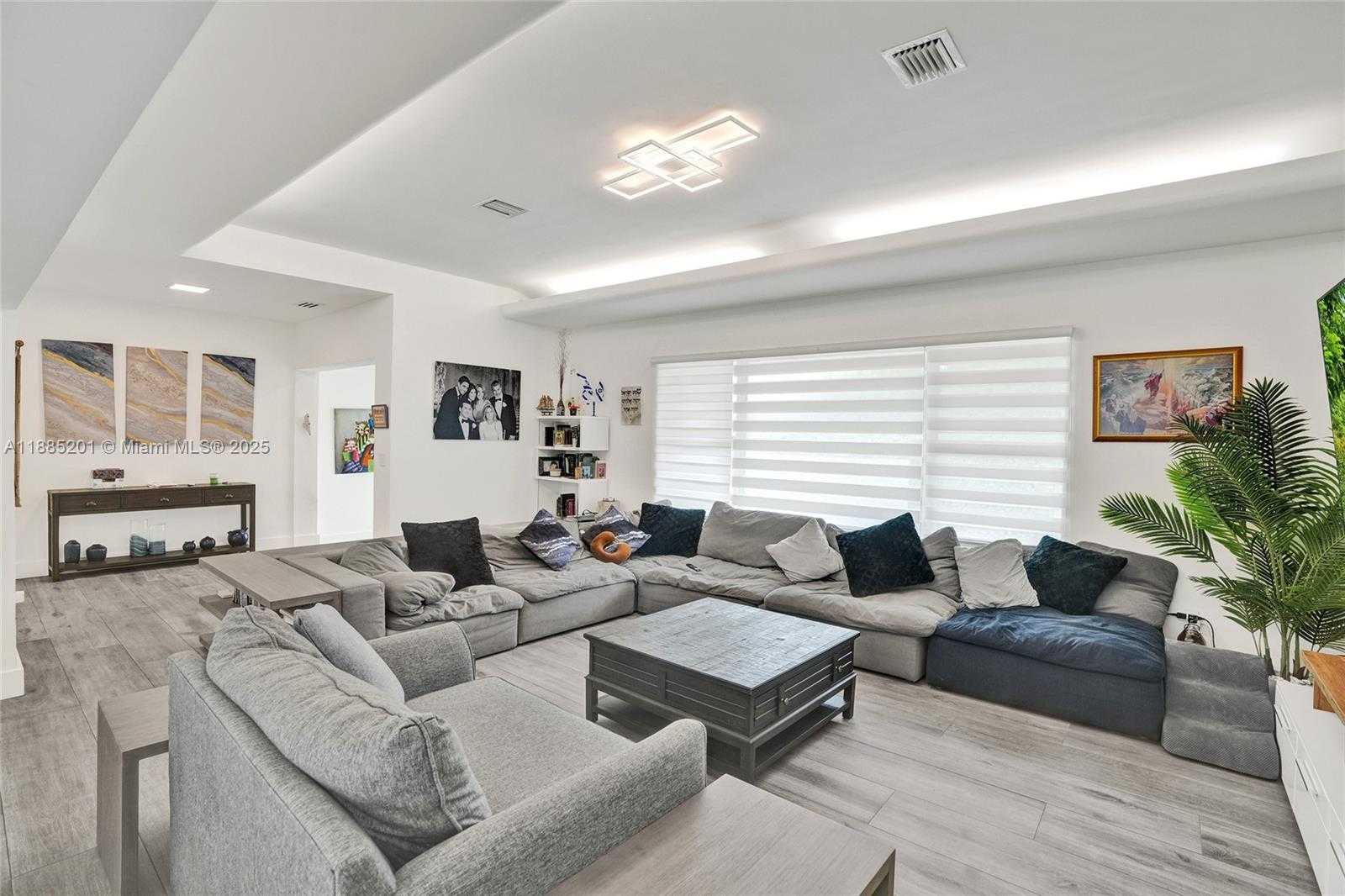 Small Image of 3784 SHERIDAN AVE, Miami Beach Number 15