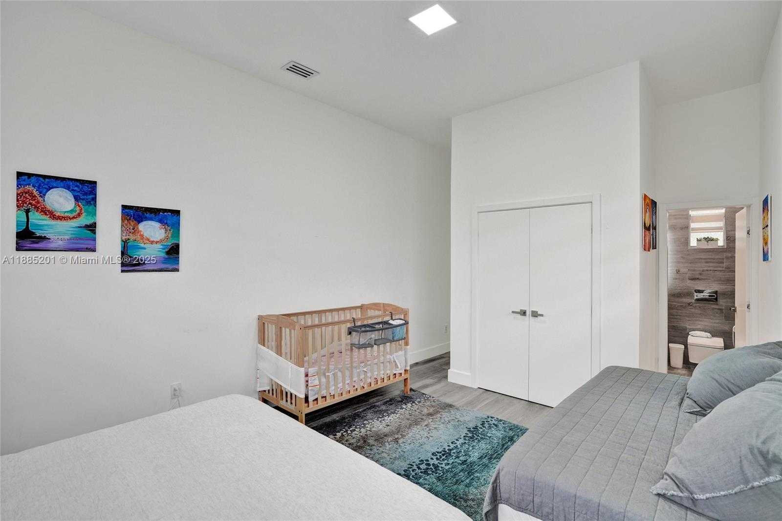 Small Image of 3784 SHERIDAN AVE, Miami Beach Number 22