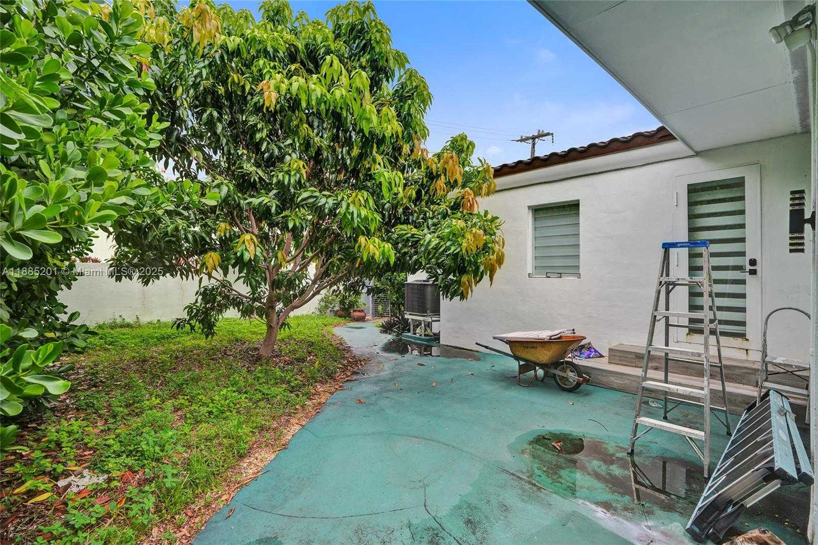 Small Image of 3784 SHERIDAN AVE, Miami Beach Number 24
