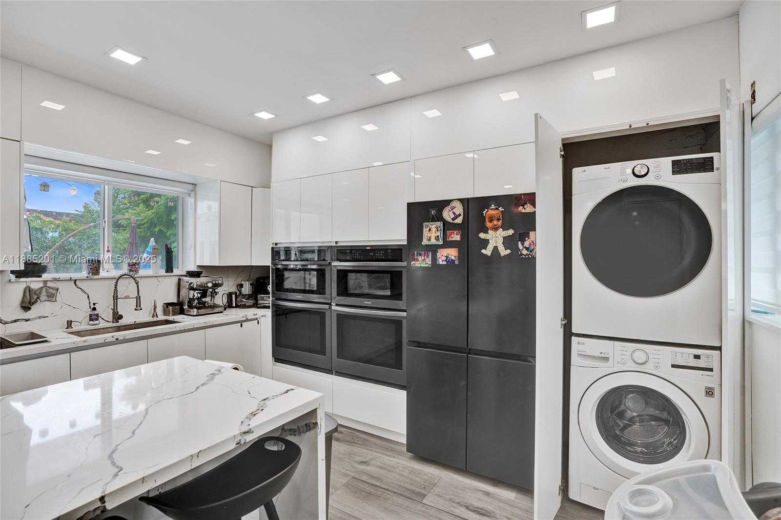Small Image of 3784 SHERIDAN AVE, Miami Beach Number 32