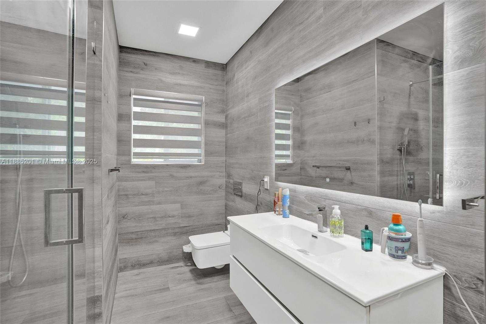Small Image of 3784 SHERIDAN AVE, Miami Beach Number 35