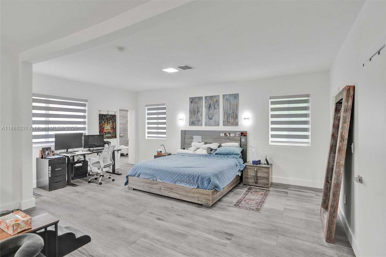Small Image of 3784 SHERIDAN AVE, Miami Beach Number 4