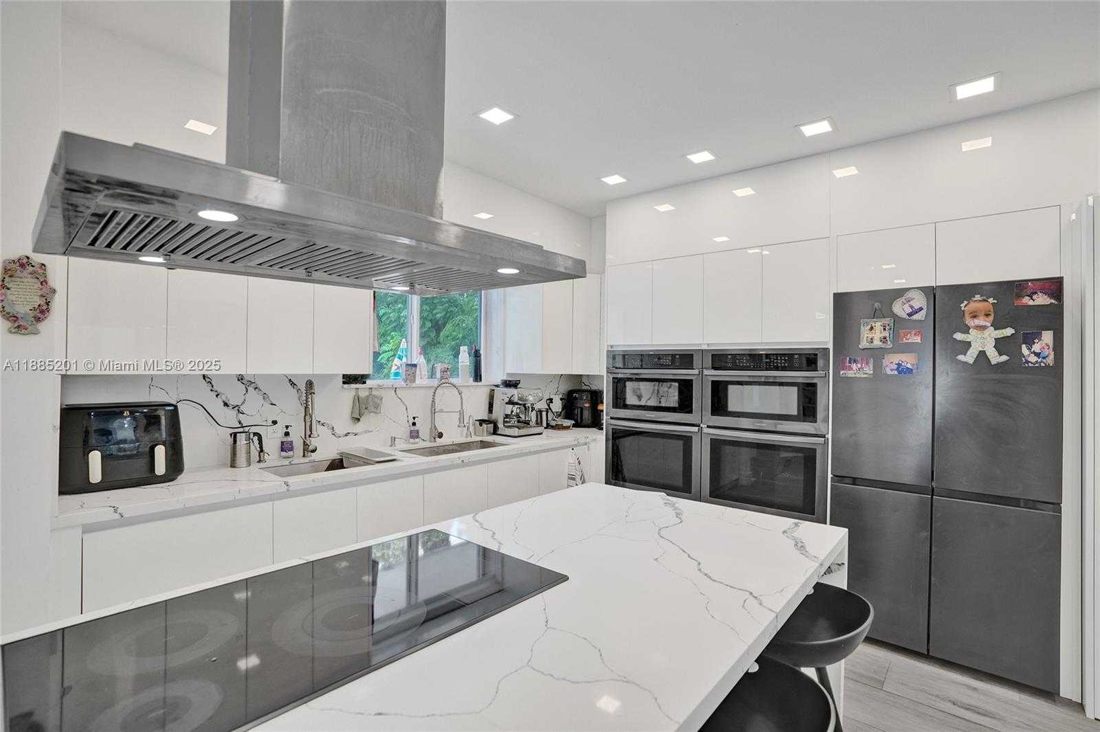 Small Image of 3784 SHERIDAN AVE, Miami Beach Number 40