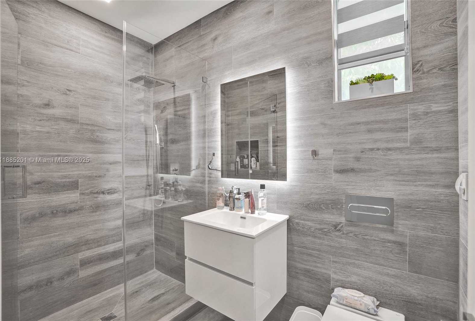 Small Image of 3784 SHERIDAN AVE, Miami Beach Number 47