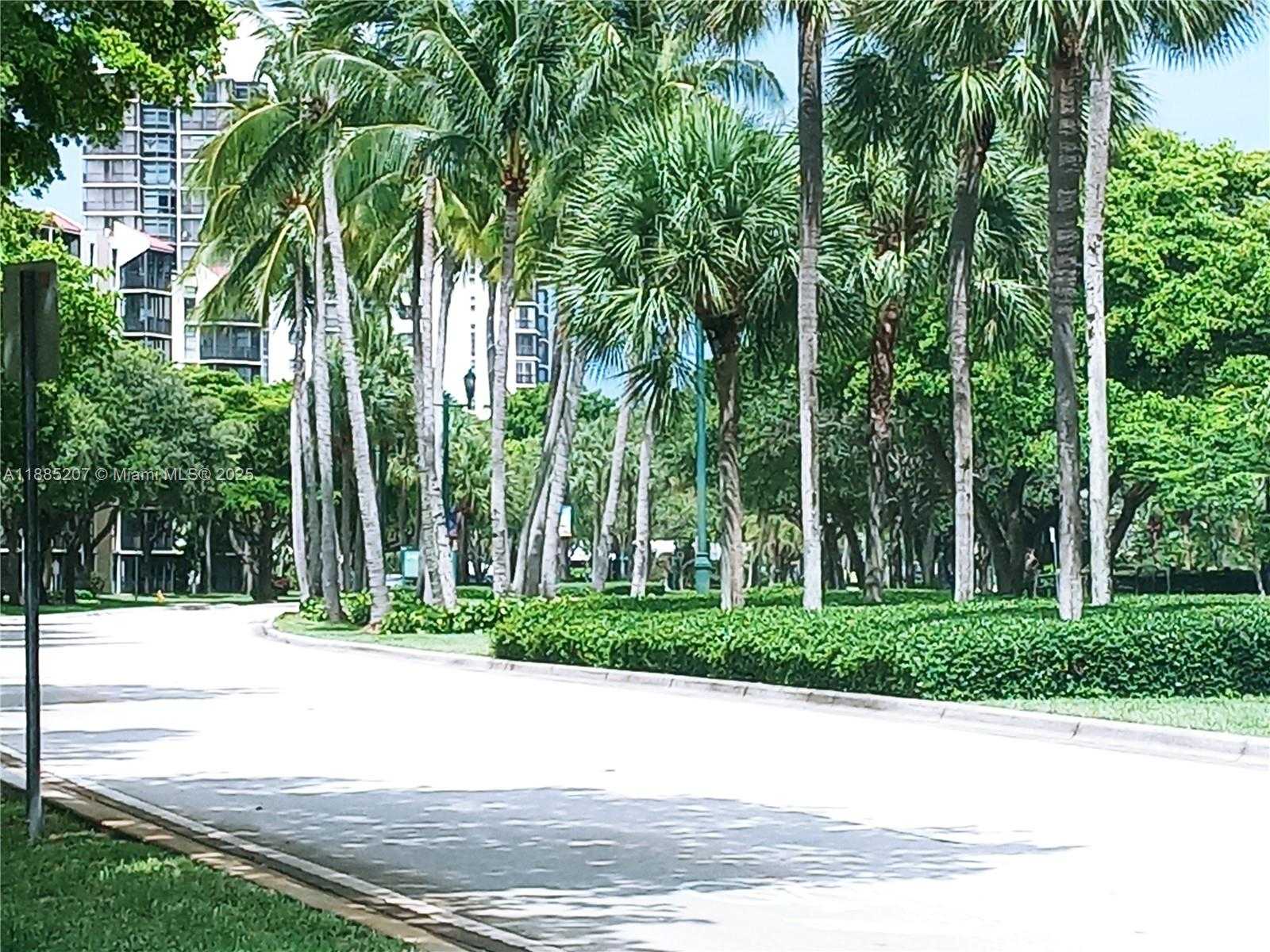 Small Image of 20400 WEST COUNTRY CLUB DR #303, Aventura Number 2