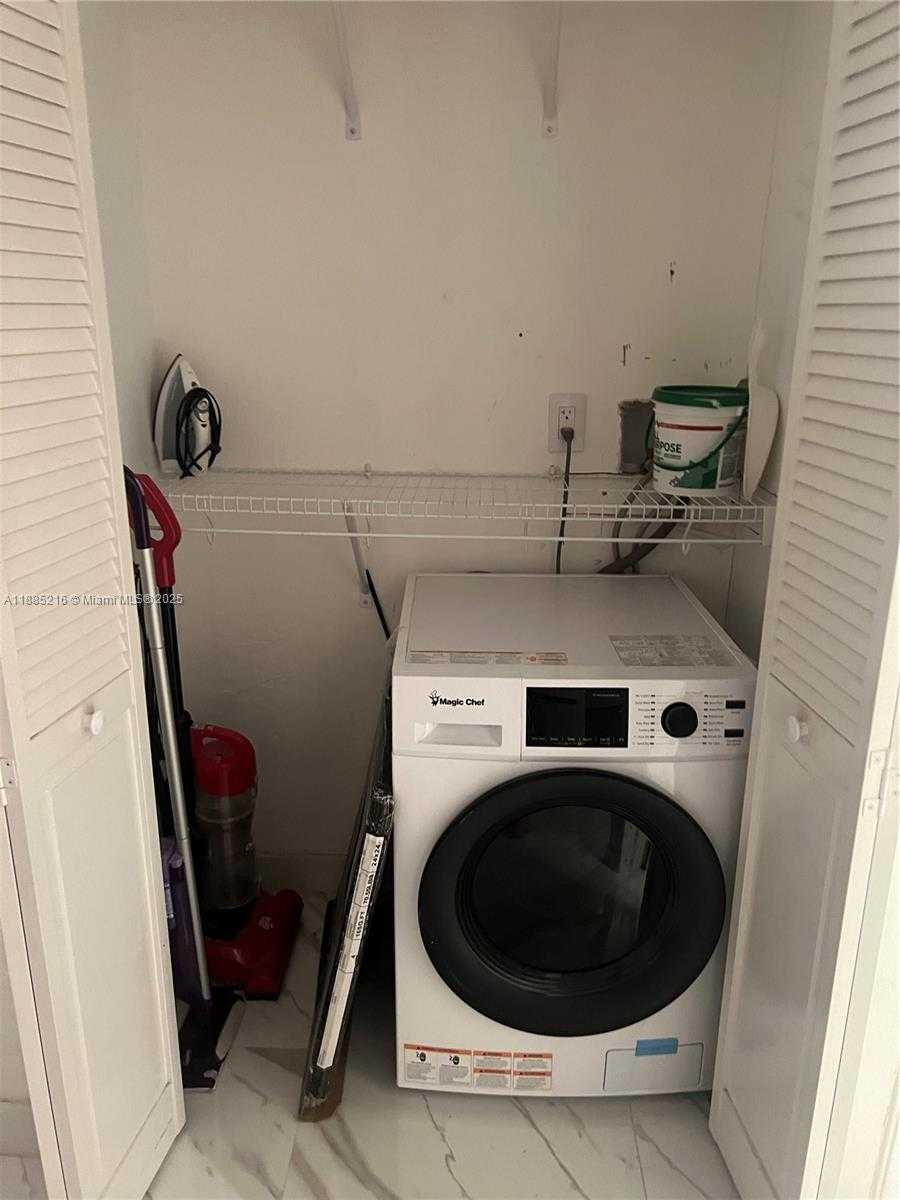 Small Image of 1611 WEST #12, Miami Beach Number 3