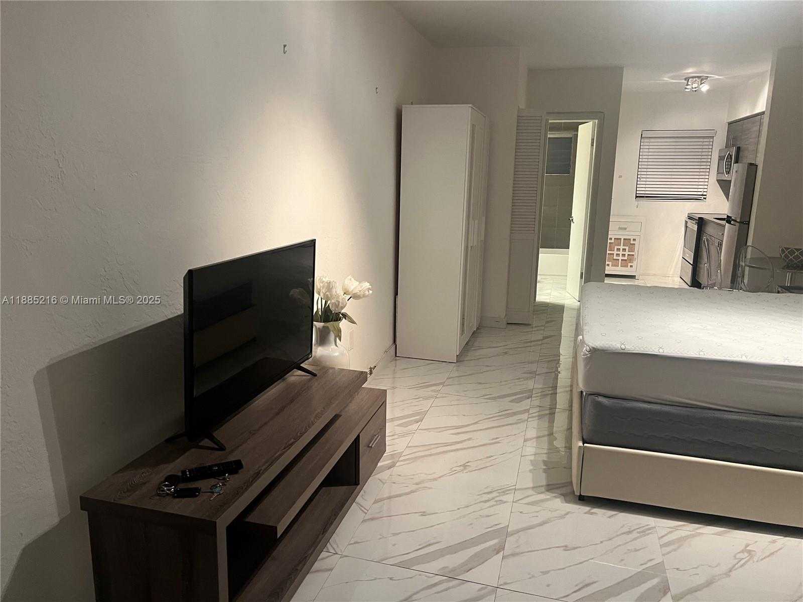 Small Image of 1611 WEST #12, Miami Beach Number 6