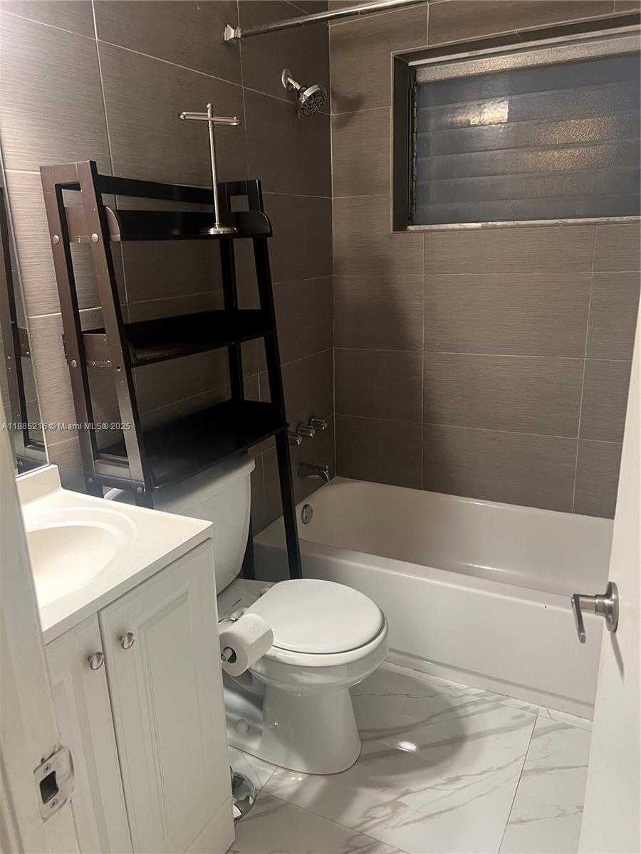 Small Image of 1611 WEST #12, Miami Beach Number 8