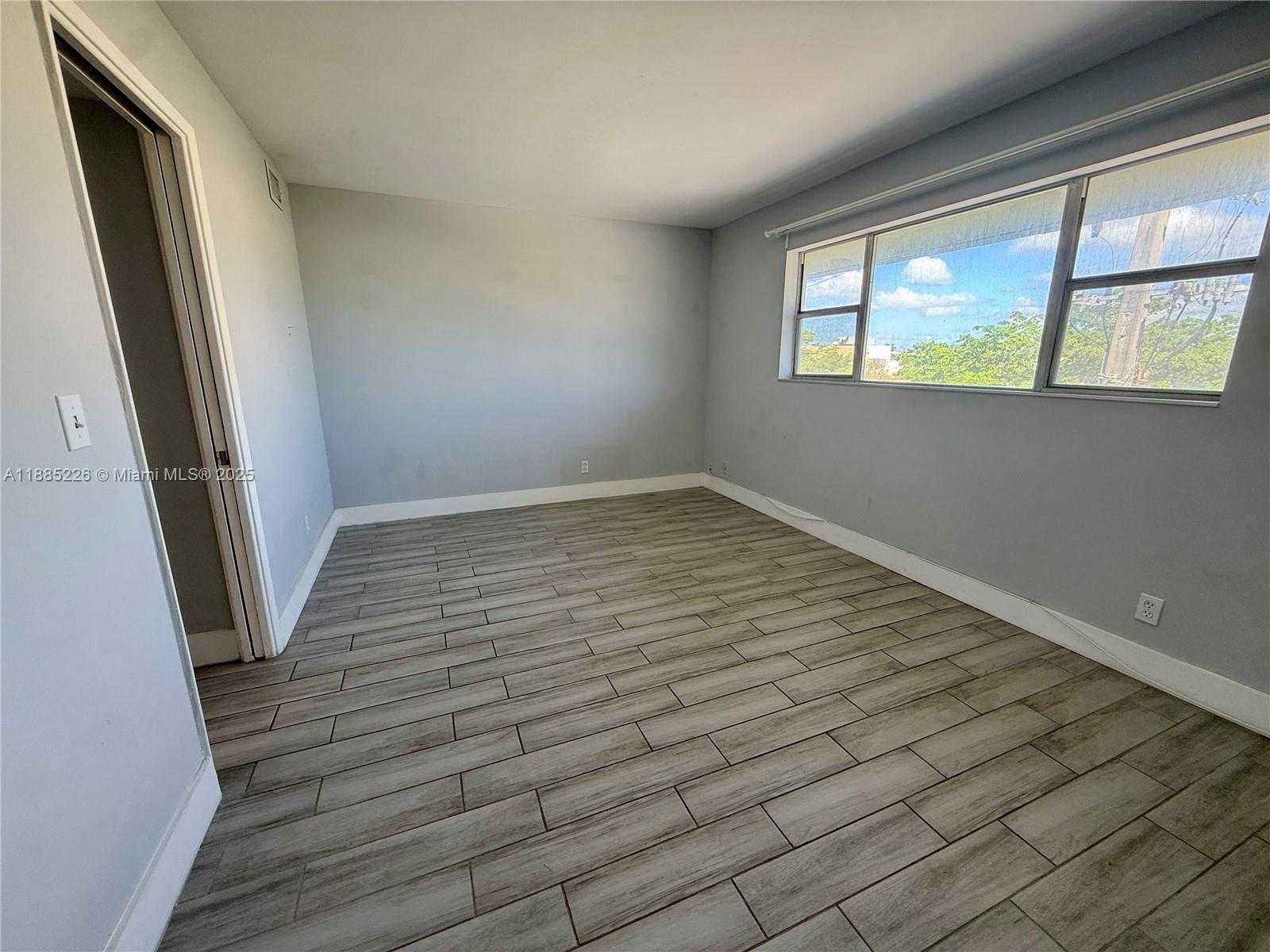 Small Image of 250 LAYNE BLVD #307, Hallandale Beach Number 10