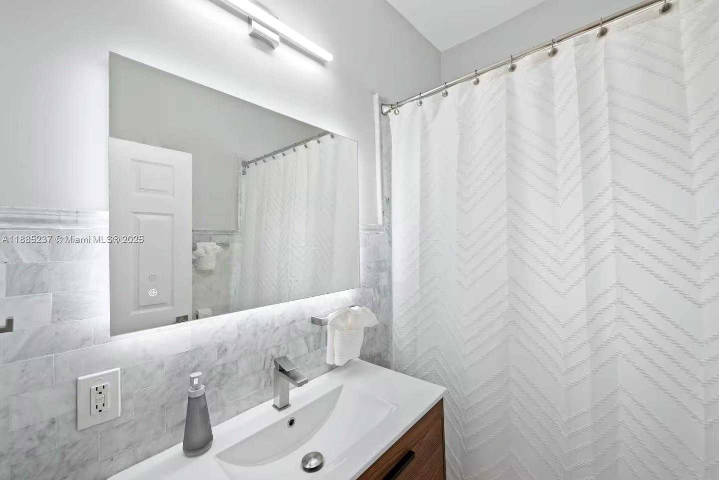Small Image of 4711 NORTH MIAMI AVE, Miami Number 11
