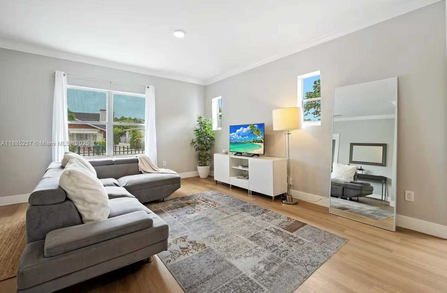 Small Image of 4711 NORTH MIAMI AVE, Miami Number 3
