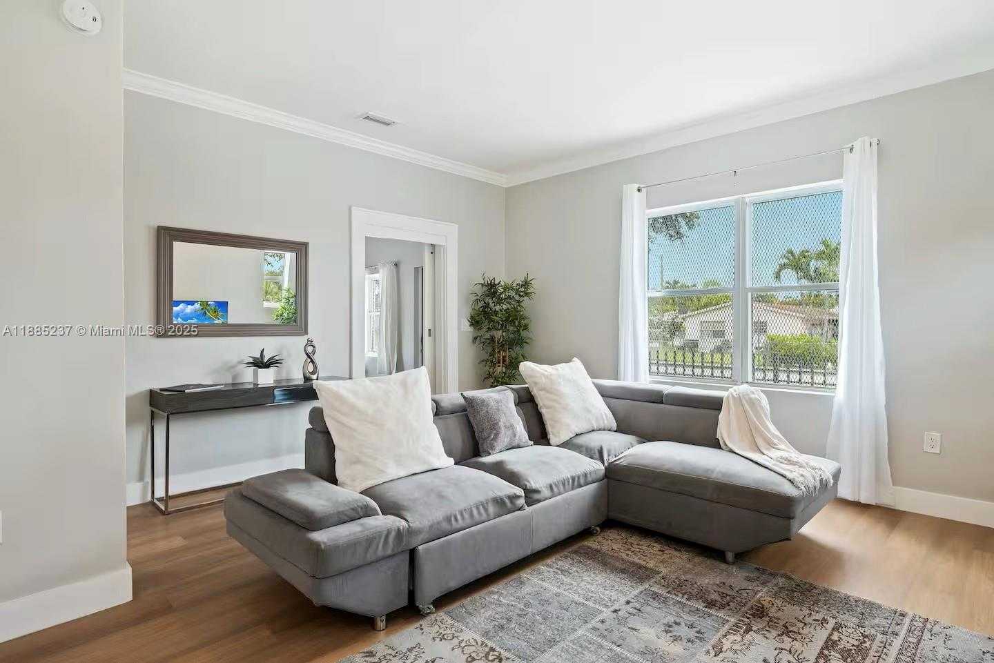 Small Image of 4711 NORTH MIAMI AVE, Miami Number 4