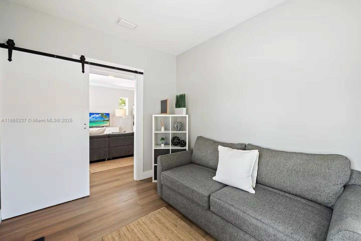 Small Image of 4711 NORTH MIAMI AVE, Miami Number 7