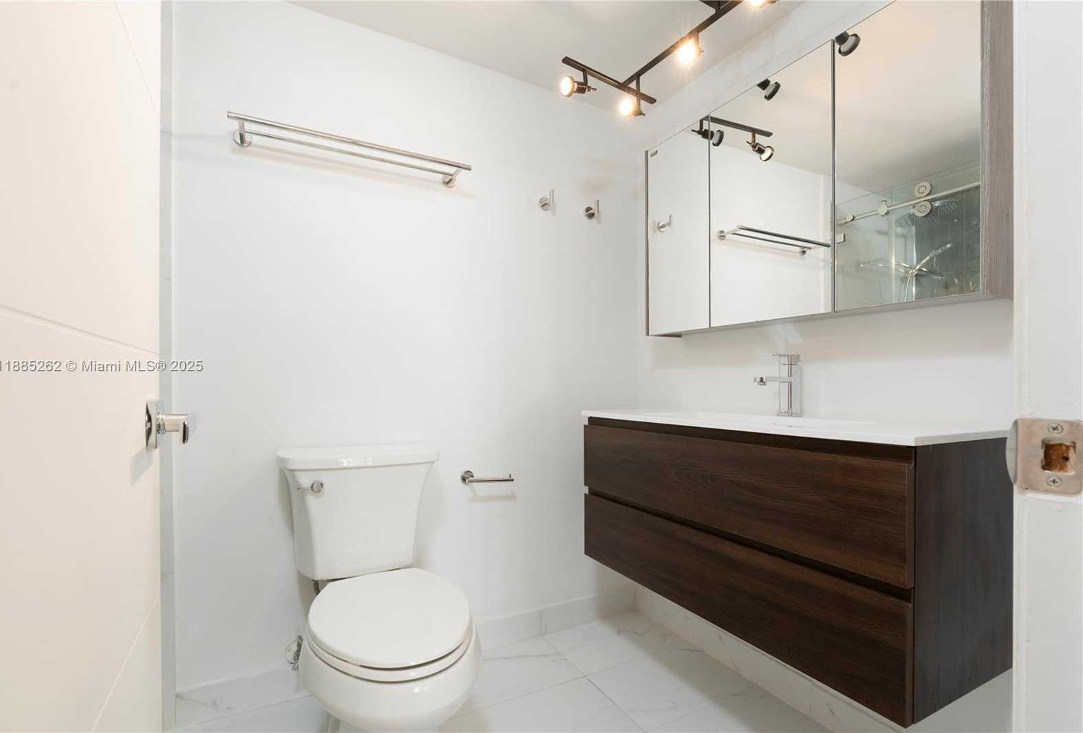 Small Image of 6770 INDIAN CREEK DR #9R, Miami Beach Number 12