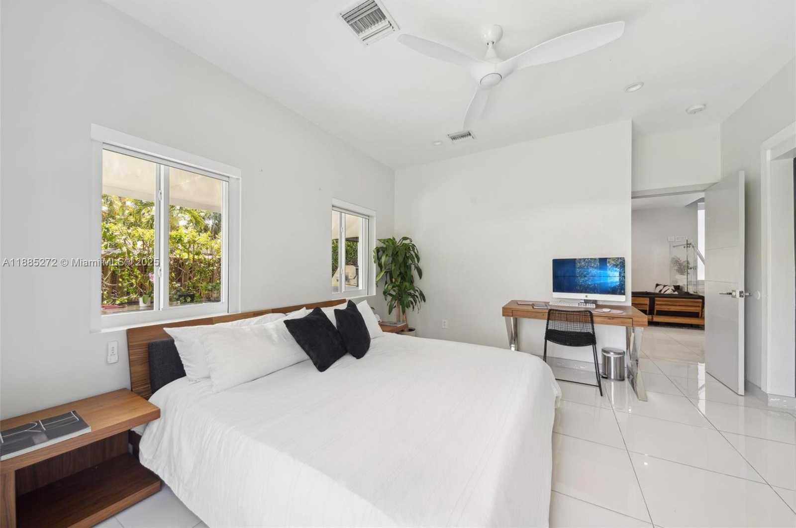 Small Image of 2615 NORTH EAST 213TH ST, Miami Number 10