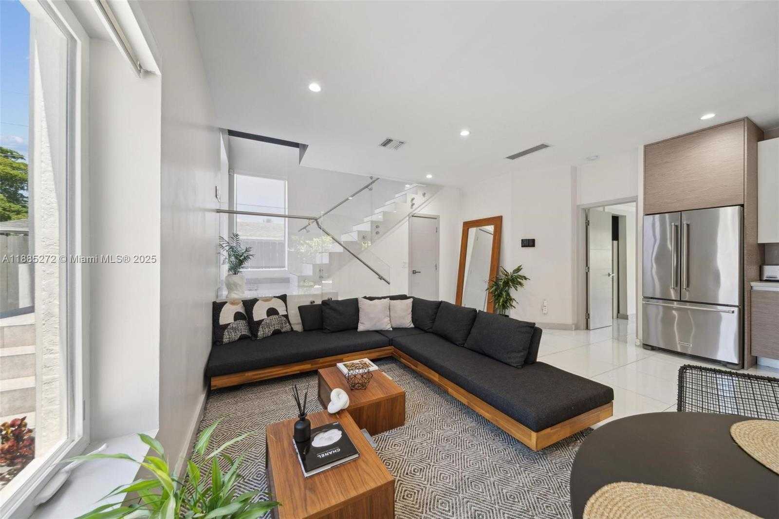 Small Image of 2615 NORTH EAST 213TH ST, Miami Number 7