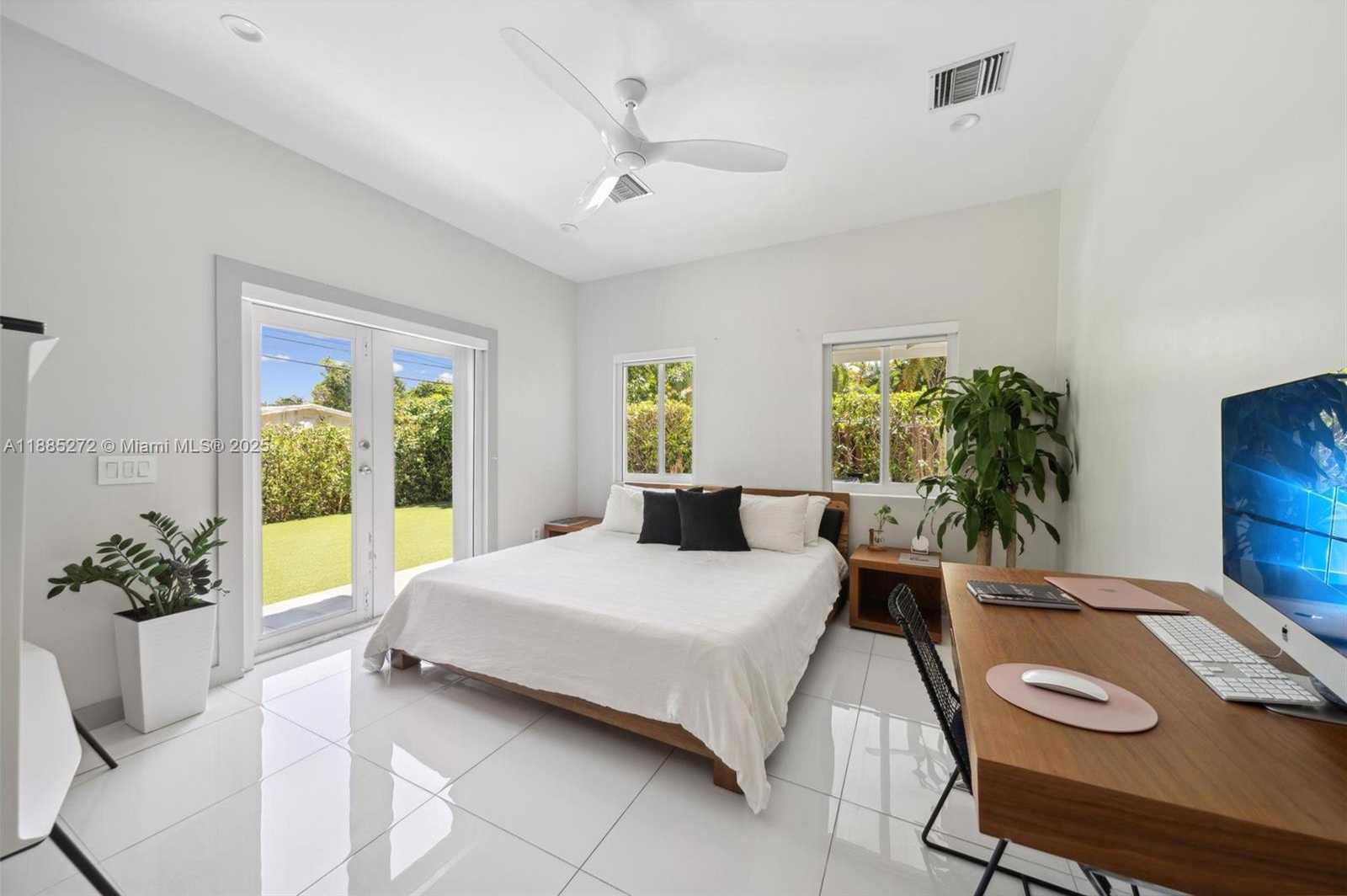 Small Image of 2615 NORTH EAST 213TH ST, Miami Number 8