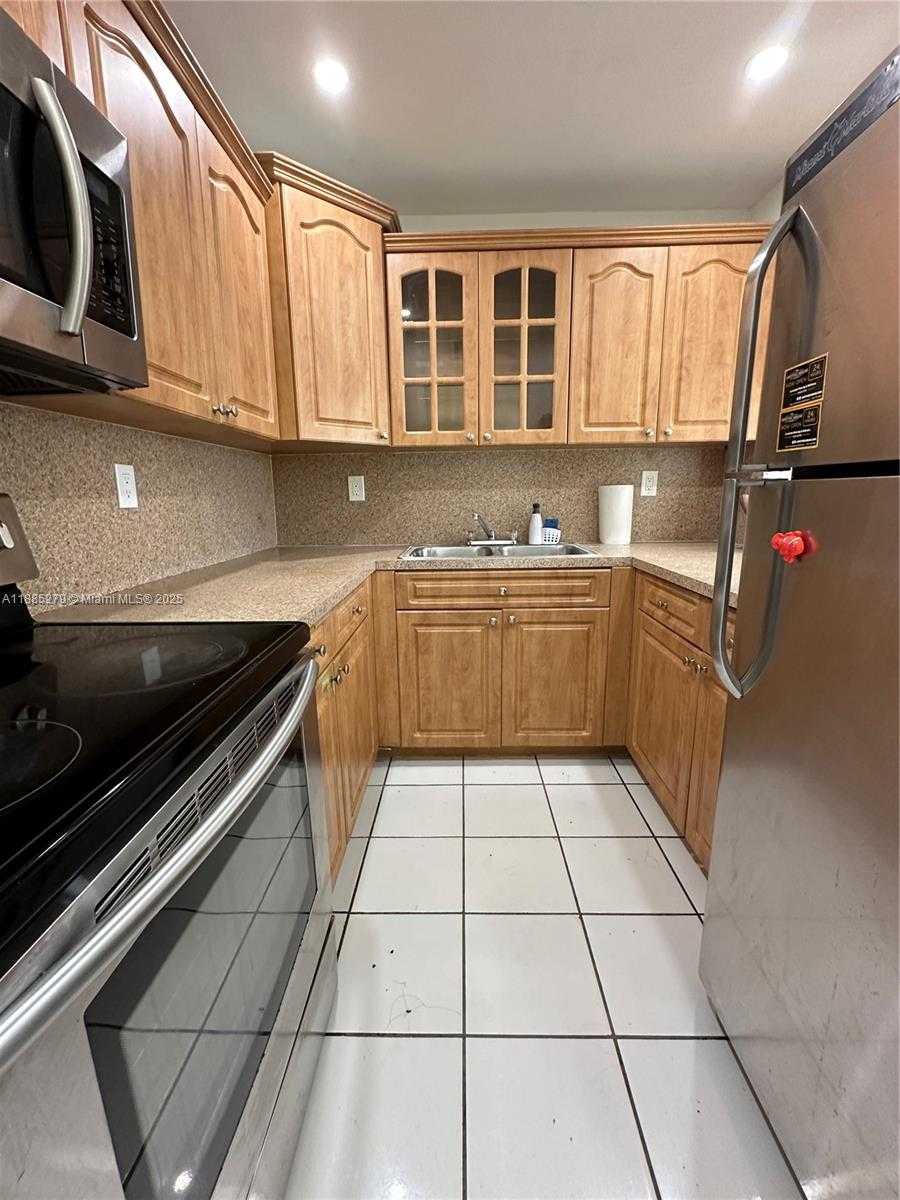 Small Image of 1555 WEST 44TH PL #234, Hialeah Number 7