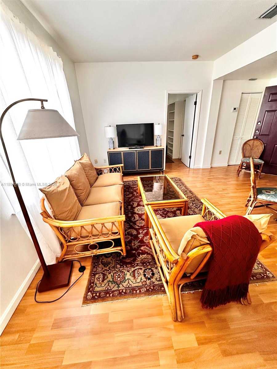 Small Image of 1051 MERIDIAN AVE #1F, Miami Beach Number 8