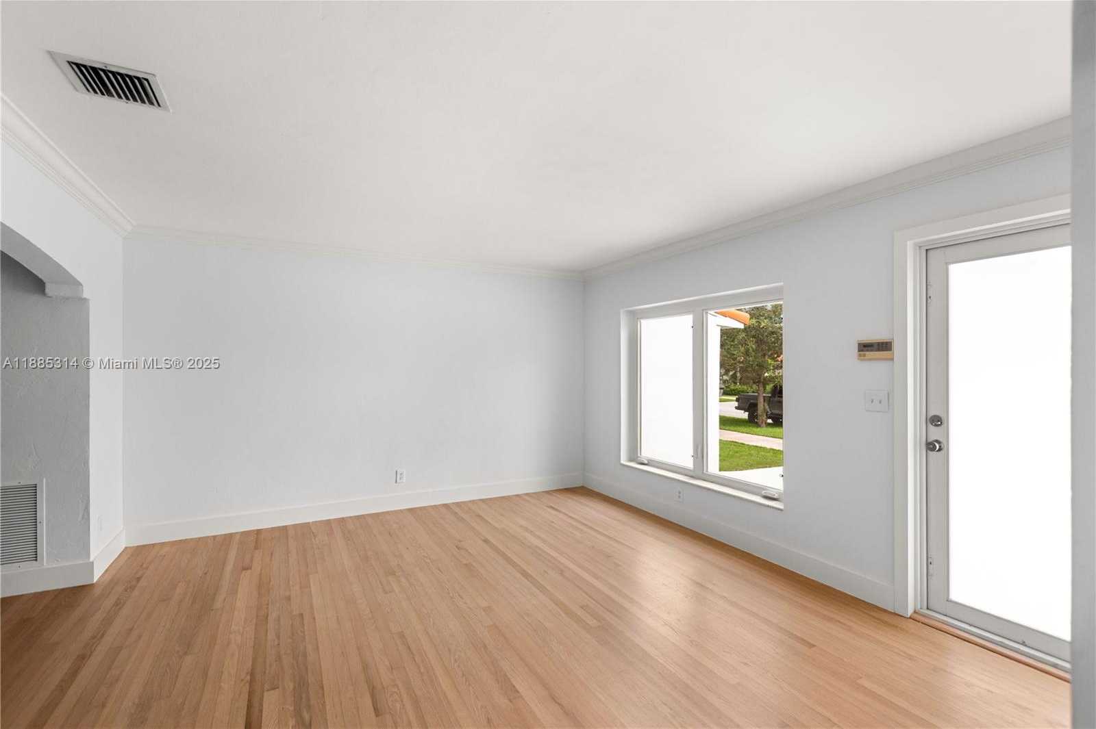 Small Image of 3018 COCONUT GROVE DR, Coral Gables Number 13