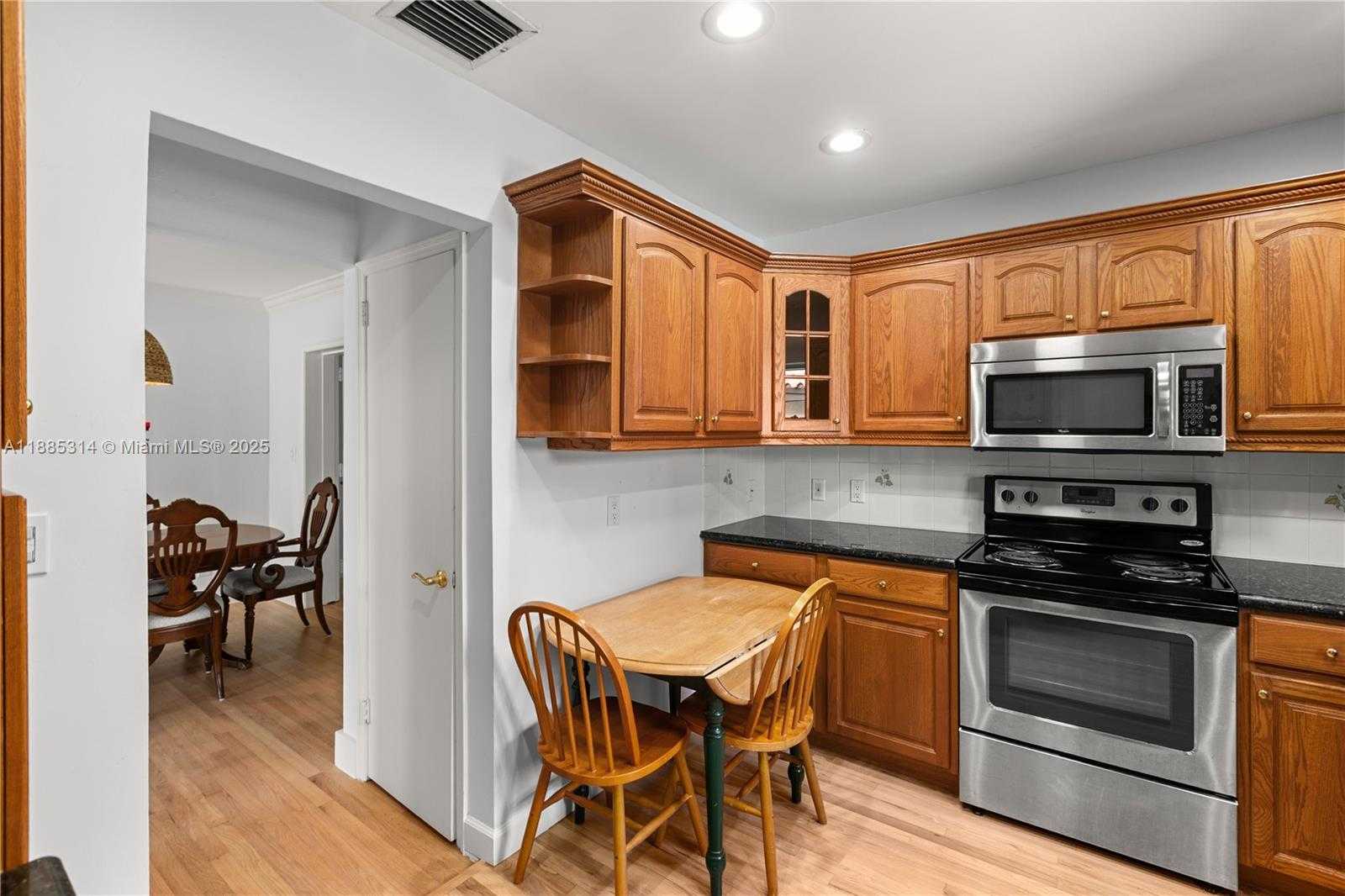 Small Image of 3018 COCONUT GROVE DR, Coral Gables Number 15