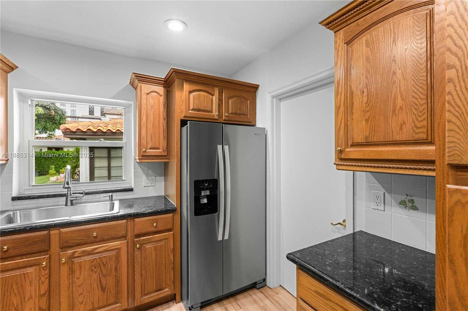 Small Image of 3018 COCONUT GROVE DR, Coral Gables Number 16