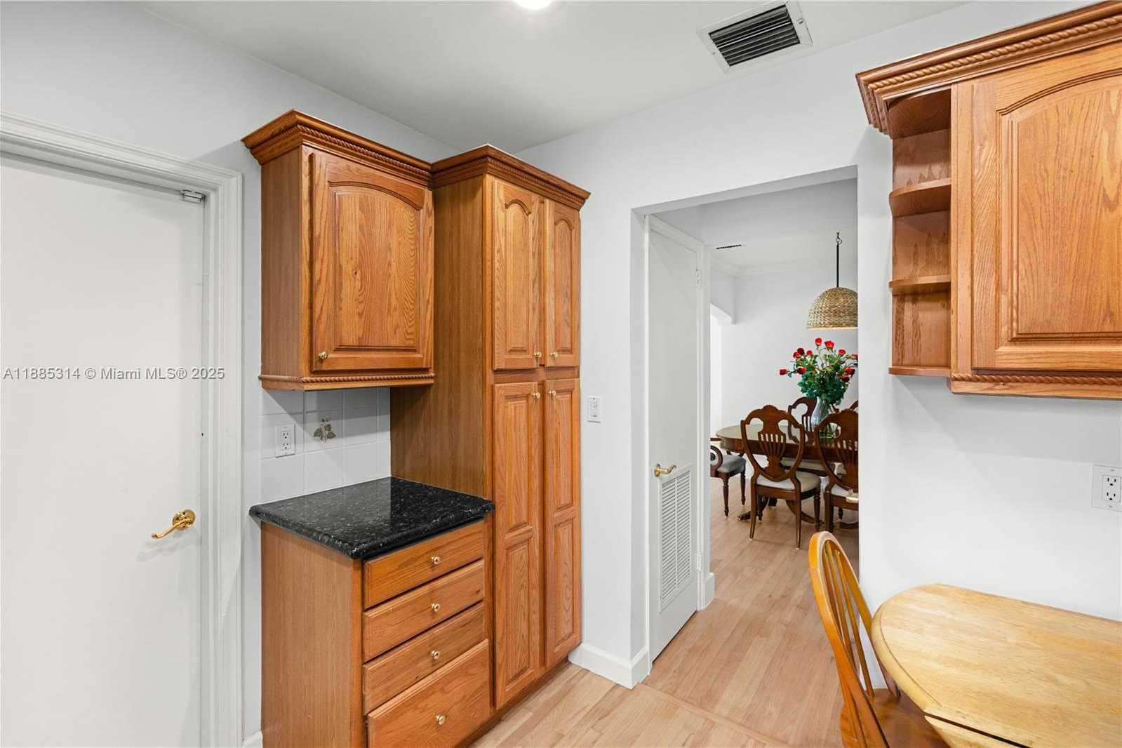 Small Image of 3018 COCONUT GROVE DR, Coral Gables Number 17