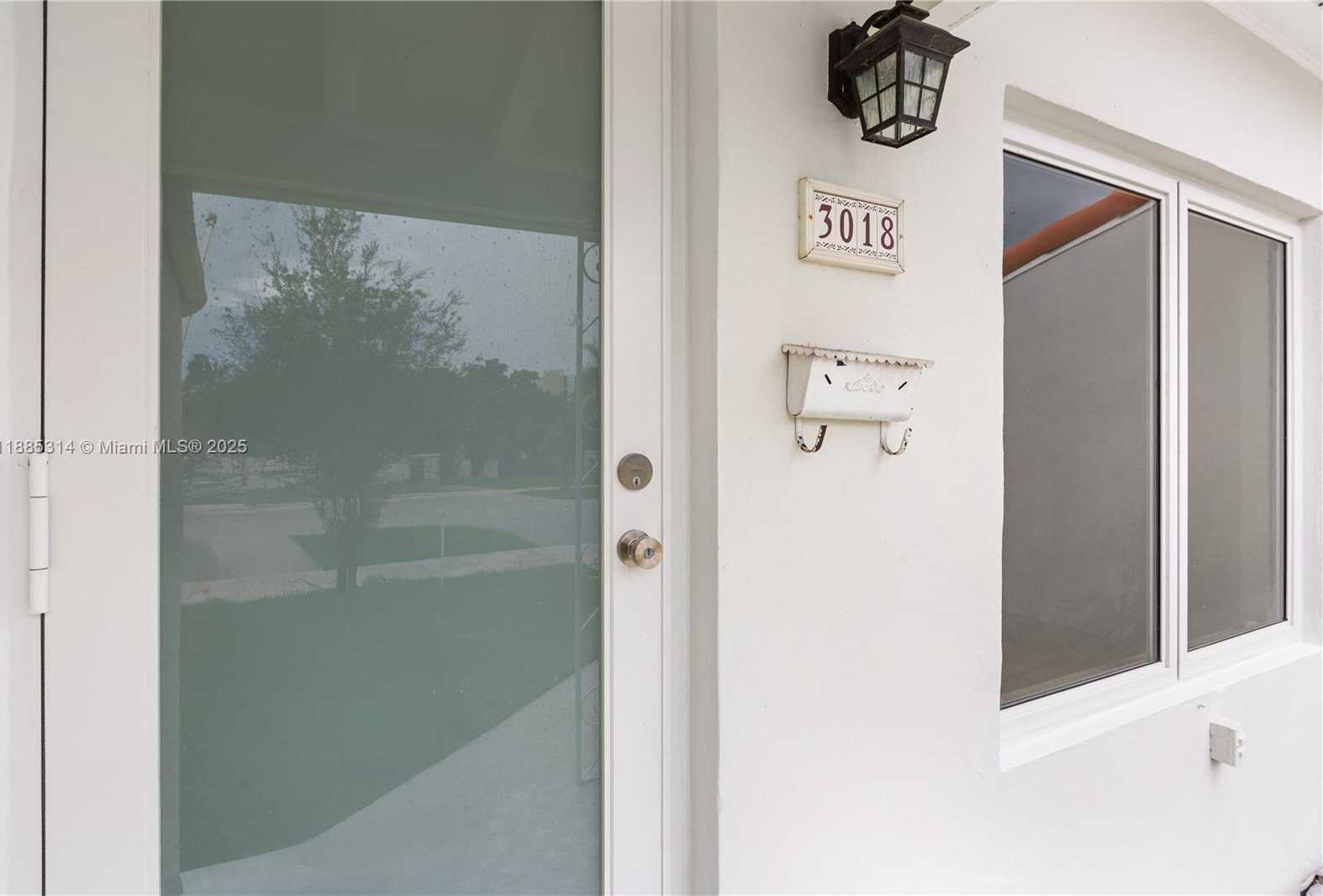 Small Image of 3018 COCONUT GROVE DR, Coral Gables Number 3