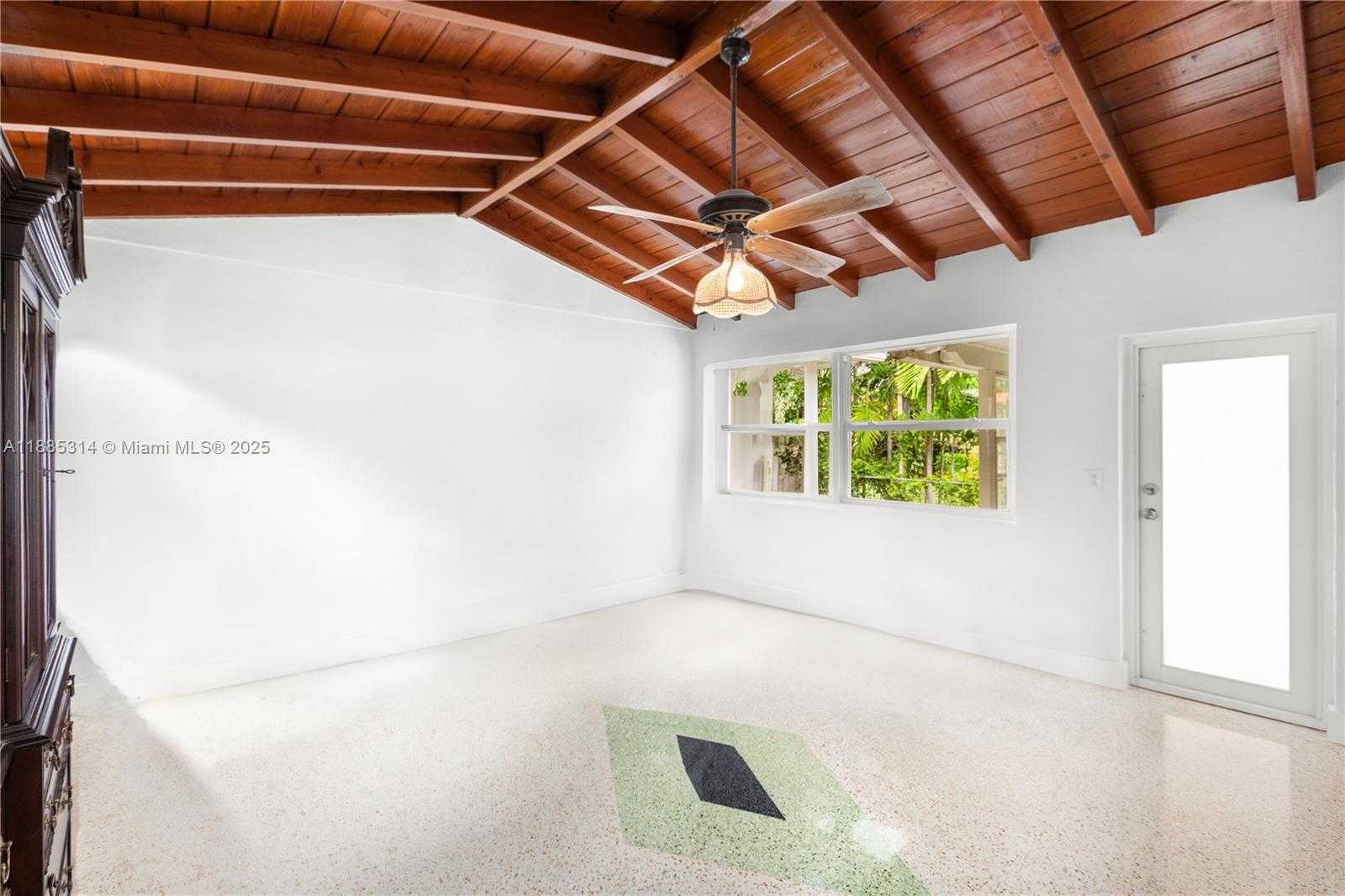 Small Image of 3018 COCONUT GROVE DR, Coral Gables Number 5