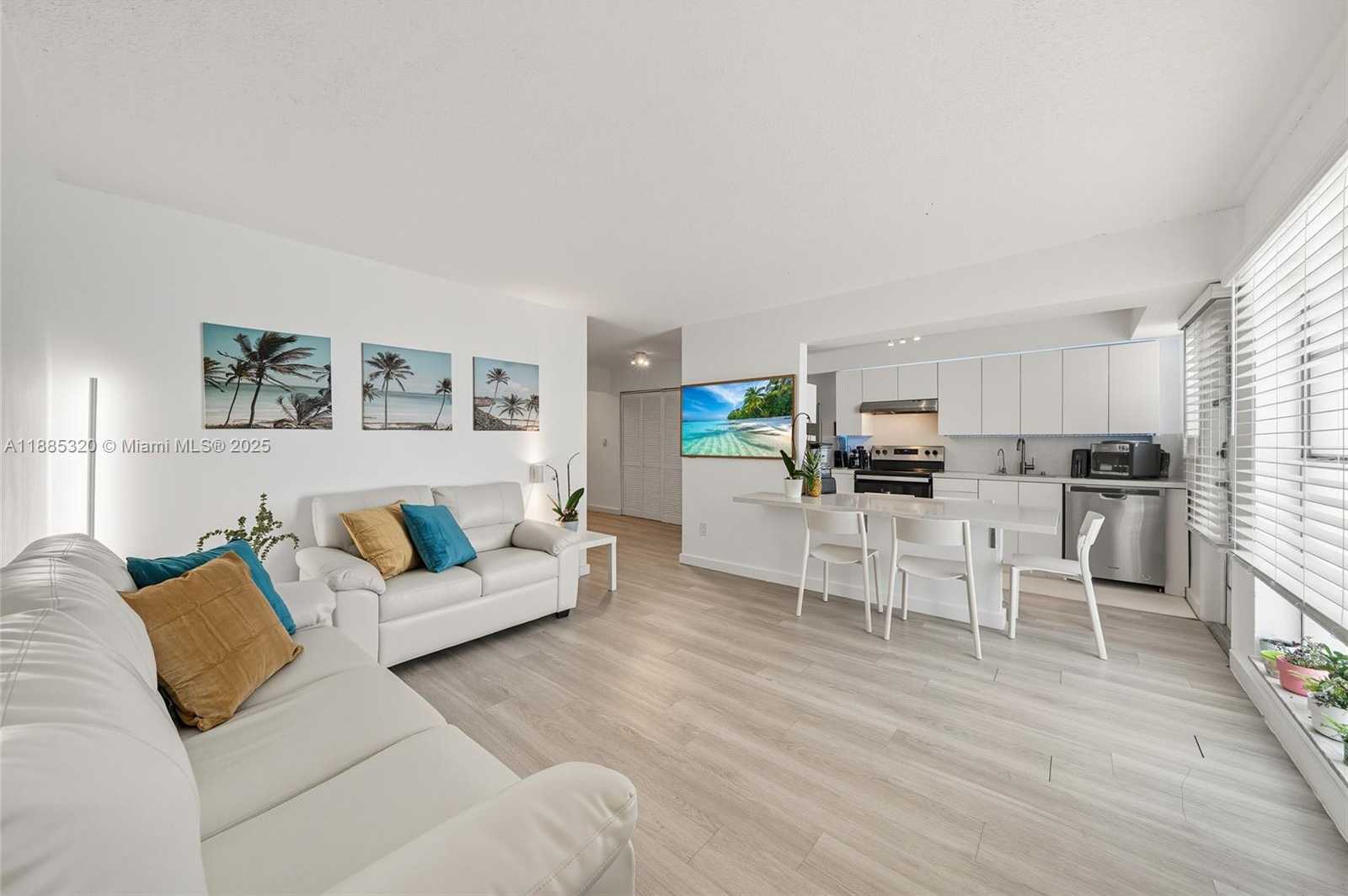 Small Image of 1340 LINCOLN RD #806, Miami Beach Number 4