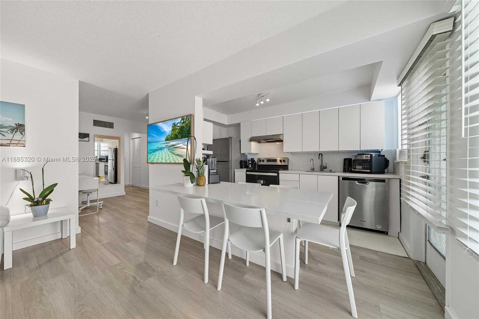 Small Image of 1340 LINCOLN RD #806, Miami Beach Number 5