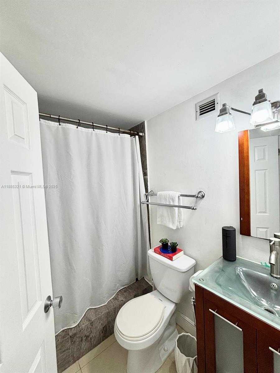 Small Image of 801 BRICKELL BAY DR #1067, Miami Number 12