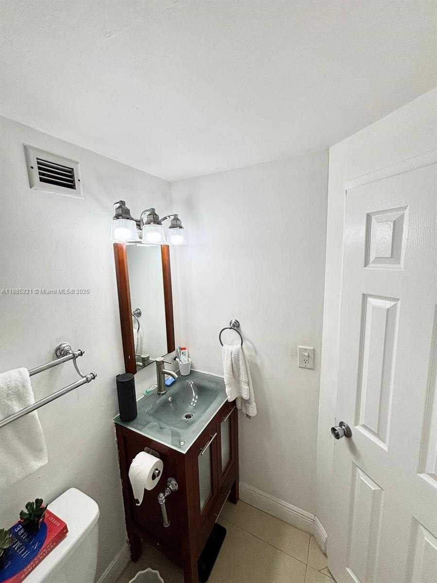 Small Image of 801 BRICKELL BAY DR #1067, Miami Number 14