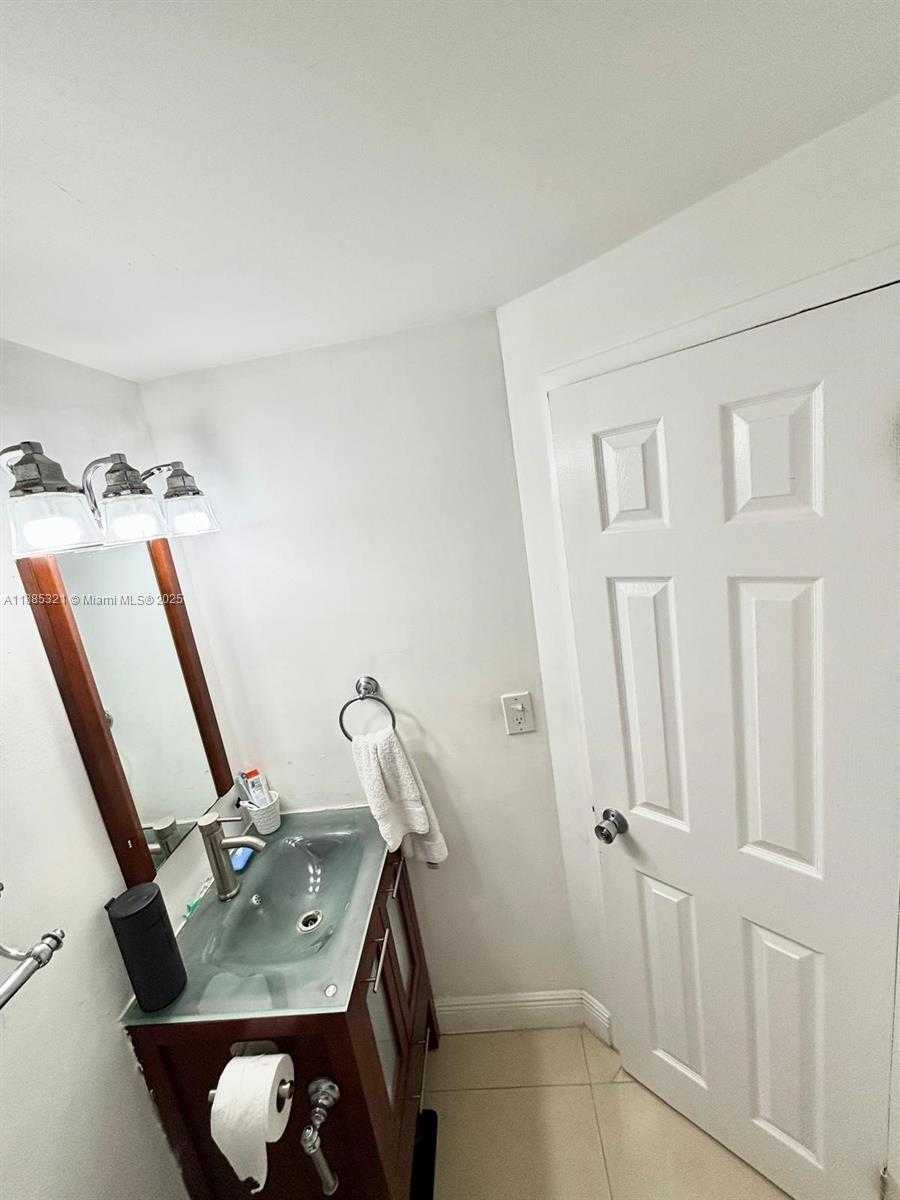 Small Image of 801 BRICKELL BAY DR #1067, Miami Number 15