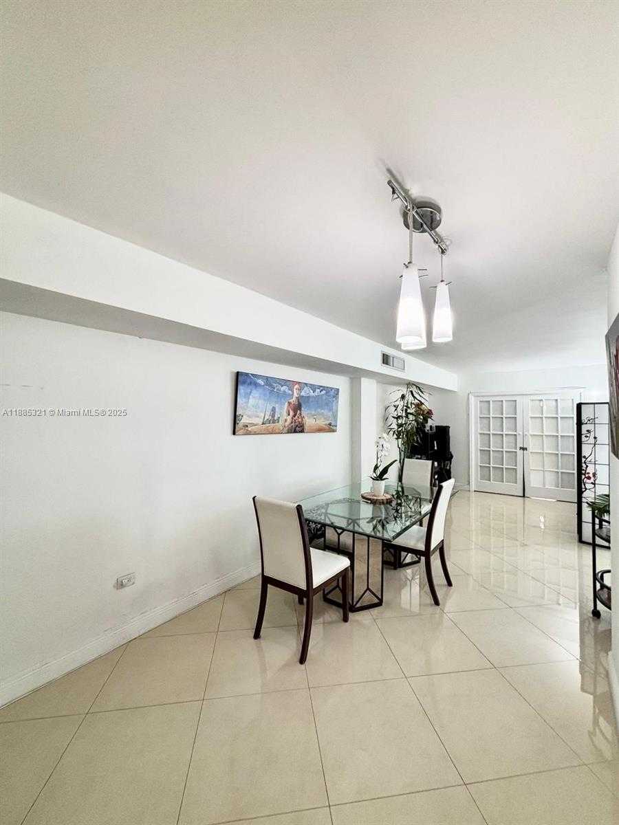 Small Image of 801 BRICKELL BAY DR #1067, Miami Number 17