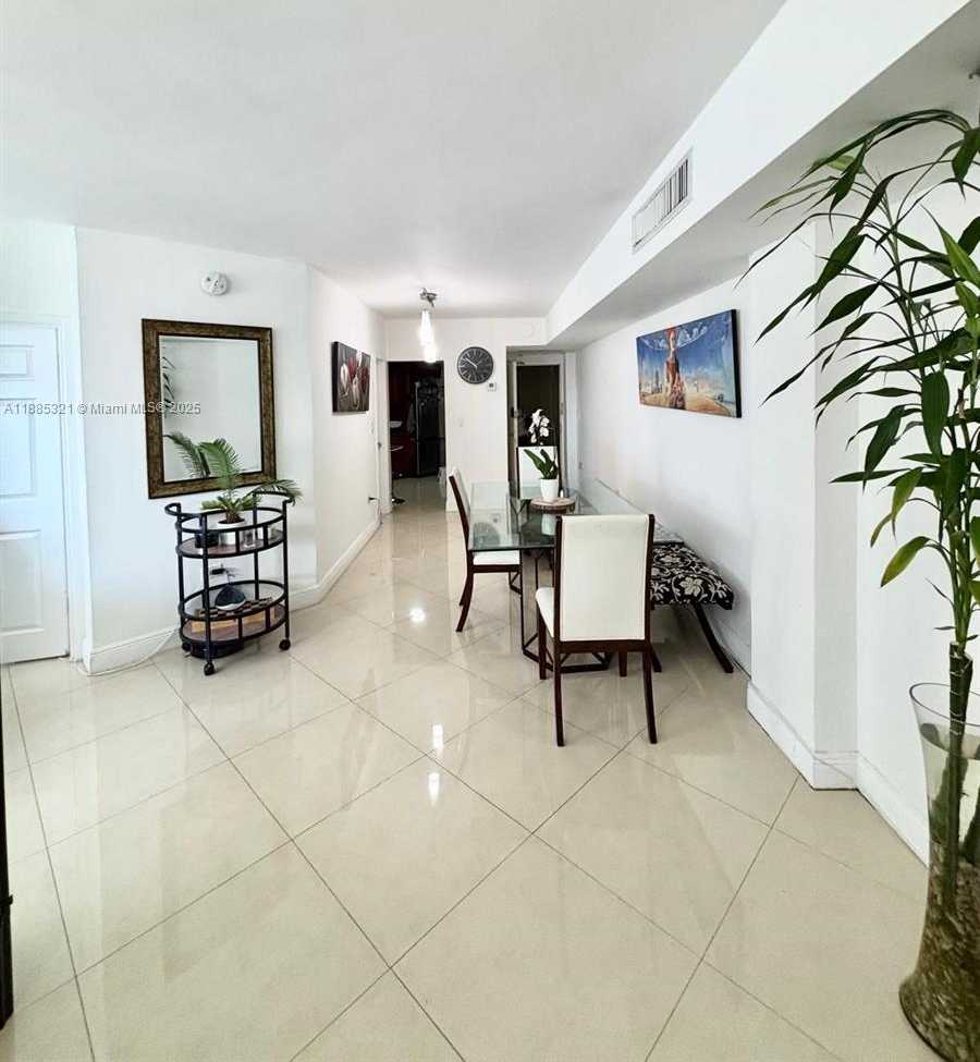 Small Image of 801 BRICKELL BAY DR #1067, Miami Number 18