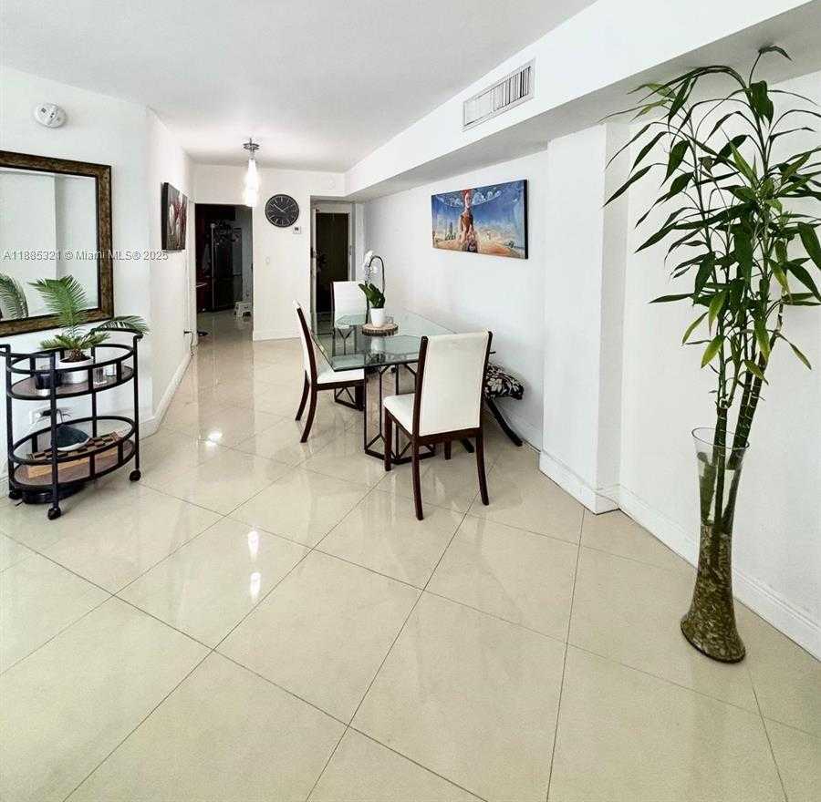 Small Image of 801 BRICKELL BAY DR #1067, Miami Number 2