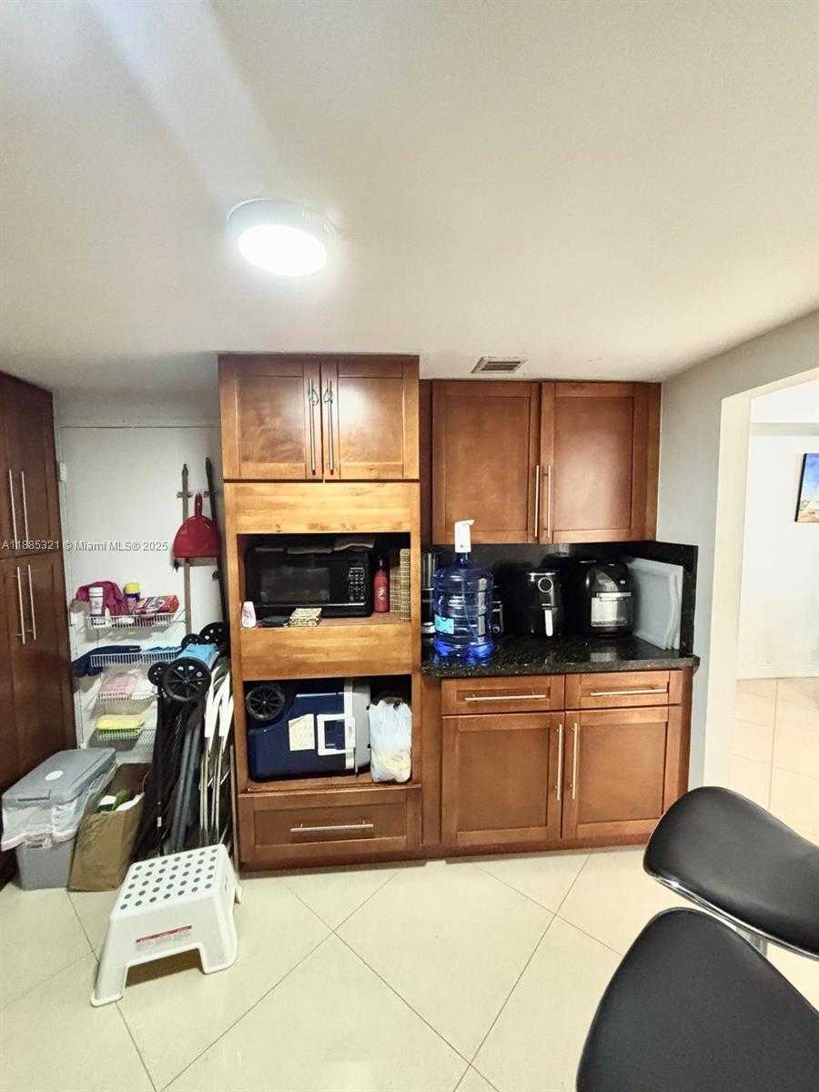 Small Image of 801 BRICKELL BAY DR #1067, Miami Number 3