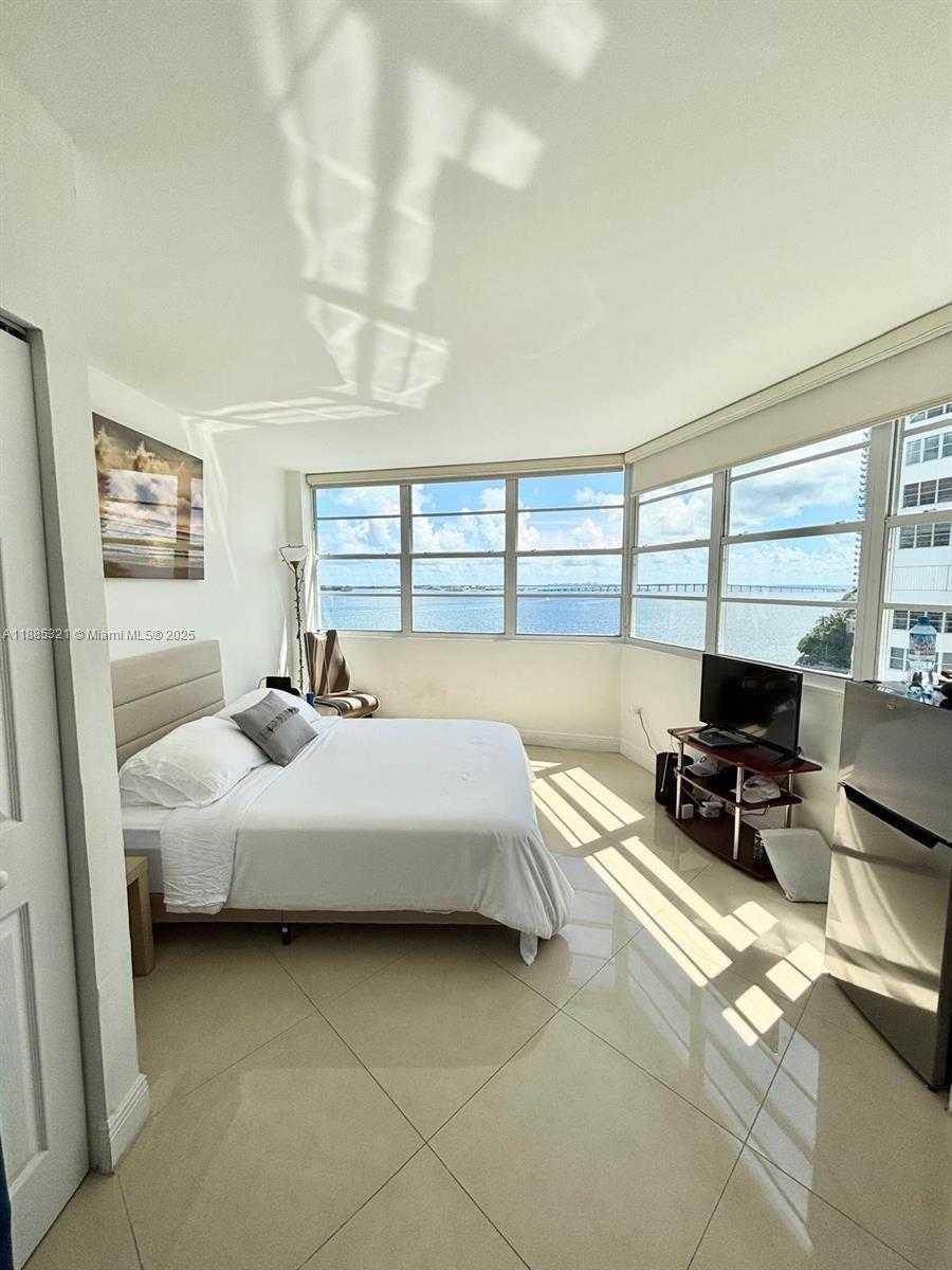 Small Image of 801 BRICKELL BAY DR #1067, Miami Number 31