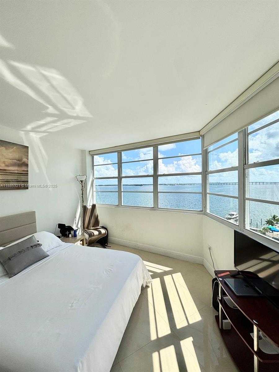 Small Image of 801 BRICKELL BAY DR #1067, Miami Number 37