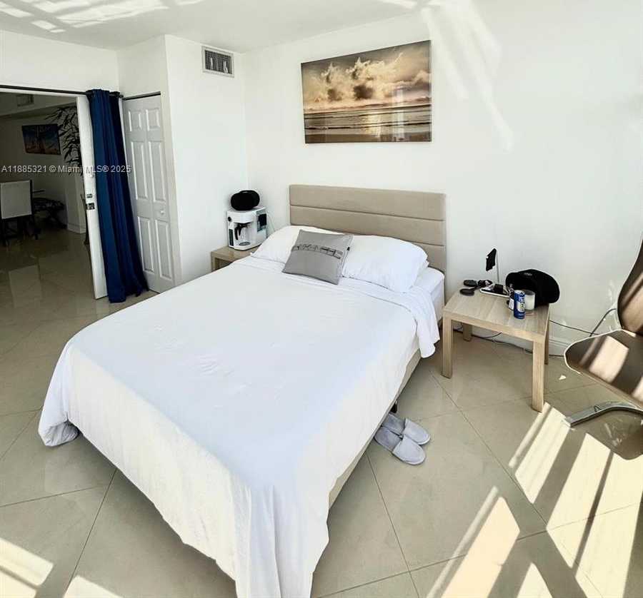 Small Image of 801 BRICKELL BAY DR #1067, Miami Number 41