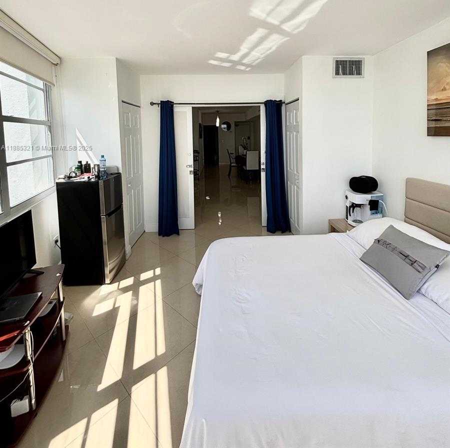 Small Image of 801 BRICKELL BAY DR #1067, Miami Number 42