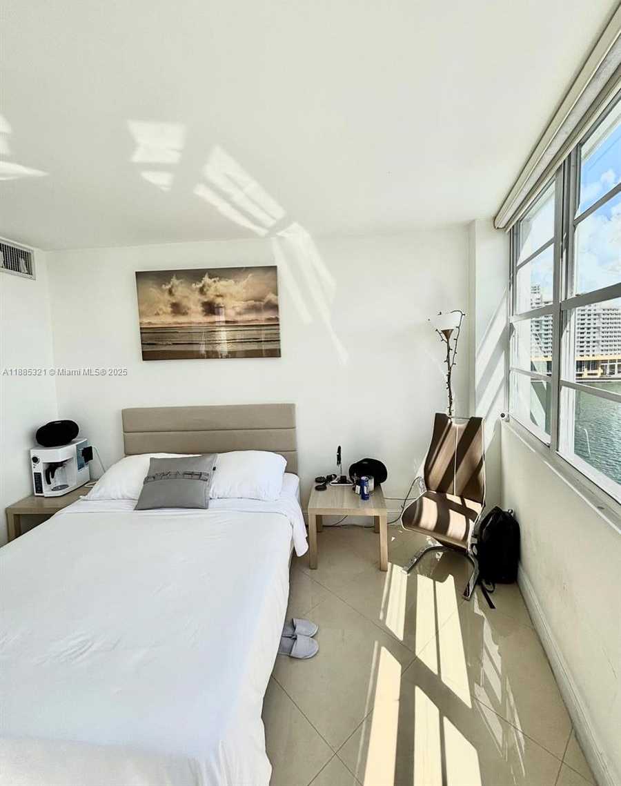Small Image of 801 BRICKELL BAY DR #1067, Miami Number 45